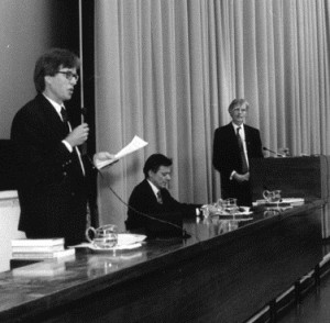 Väitöstilaisuudessani 14.9.1996 oli vastaväittäjänä Jorma Sipilä ja kustoksena J.P. Roos.